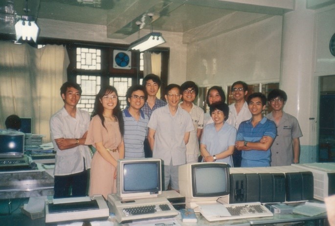 王选和学生1.jpg